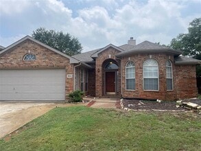 Building Photo - 3004 Norwich Ln