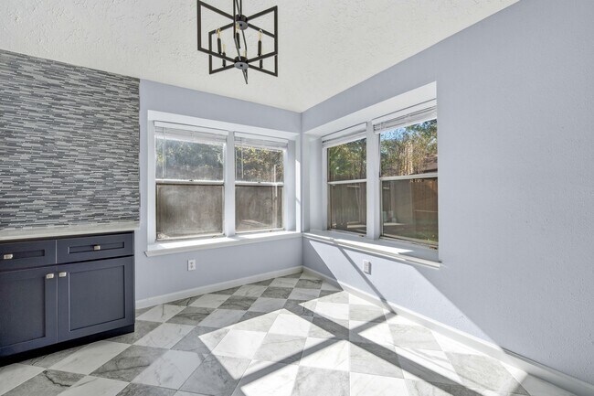 Building Photo - 2835 Twin Knolls Dr