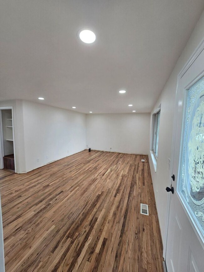 Building Photo - 3723 Kewanee Dr