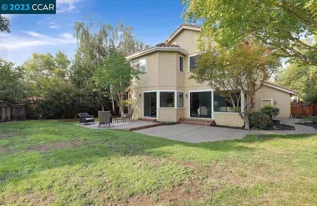 Foto del edificio - 4116 Whispering Oaks Ln