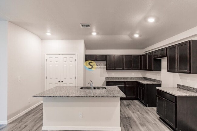 Building Photo - 3849 Hollycrest St