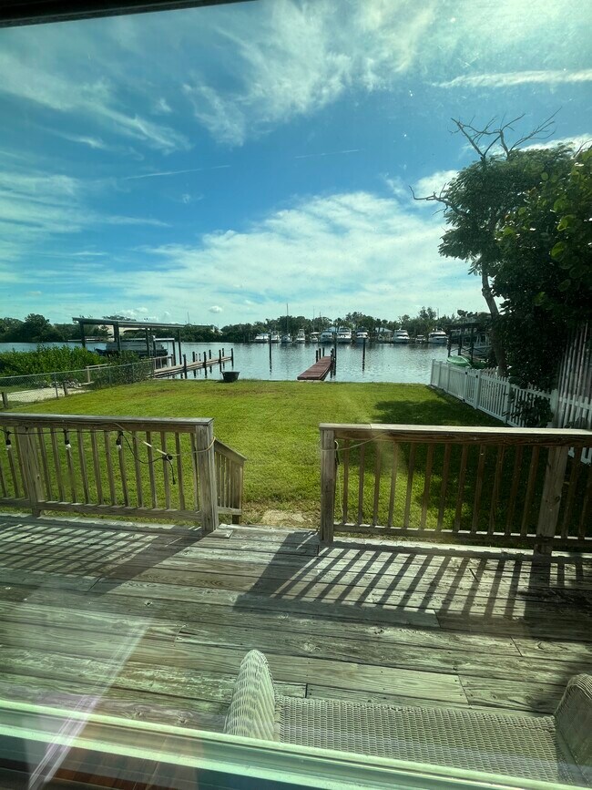 Foto del edificio - 412 Riverside Dr