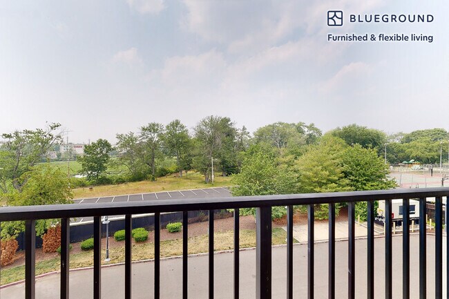 Foto del edificio - 80 N Central Ave