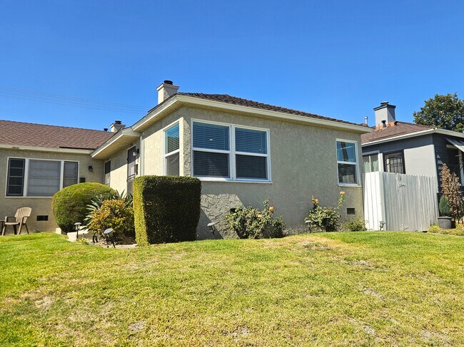 Foto del edificio - 1401 W Victory Blvd
