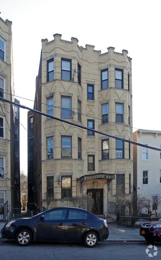 Foto del edificio - 14 Locust Hill Ave