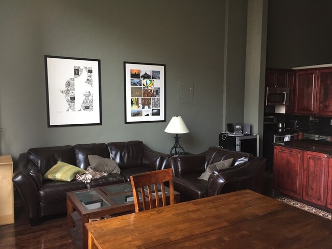 Living Room - 720 16th St St Apartments