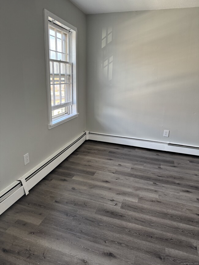 Building Photo - 666 Main St