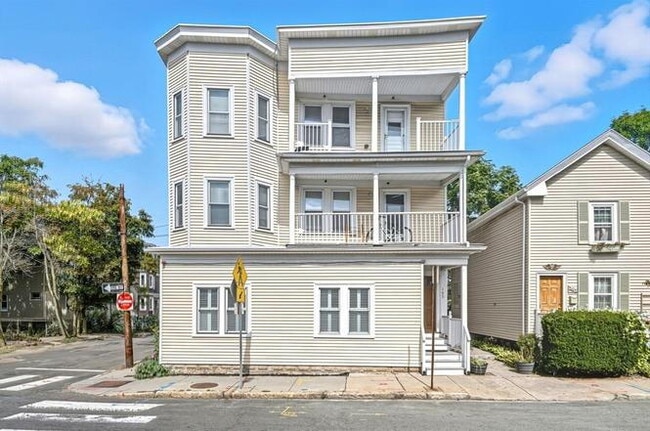 Photo - "Charming 1-Bed Furnished Apartment with Hardwood Floors in MA - Perfect Blend of Comfort and Sty...