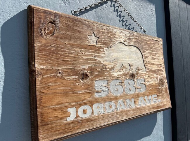 Foto del edificio - 5685 Jordan Ave
