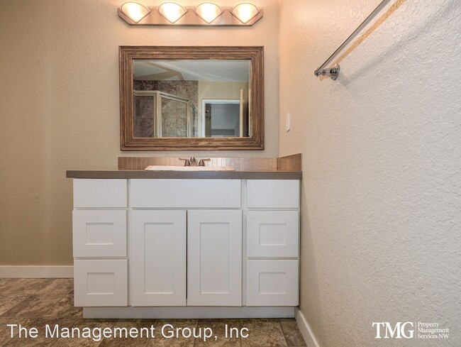 Building Photo - 3 br, 2.5 bath House - 4701 NE 77th Avenue...