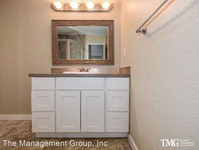 Foto del edificio - 3 br, 2.5 bath House - 4701 NE 77th Avenue...