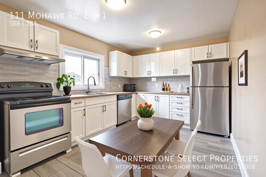 Primary Photo - Updated 3 Bedroom In Triplex
