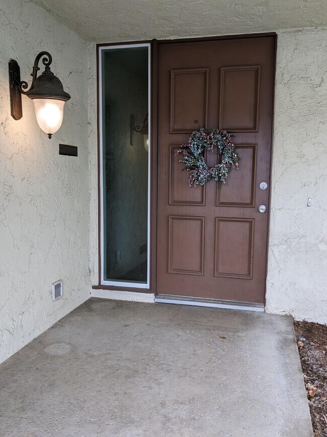 Foto del edificio - 972 Woodlawn Dr