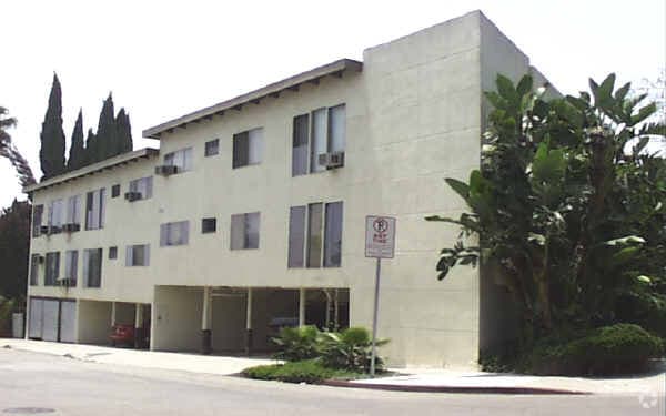 Building Photo - 8600 Rugby Dr