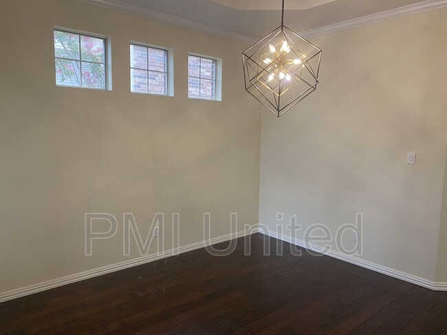 Building Photo - 2103 Clubside Dr