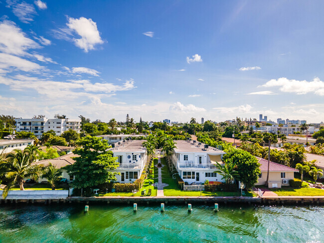 Building Photo - Bayview Townhomes