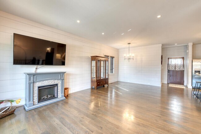 Foto del edificio - 56 Oak Crescent Cir