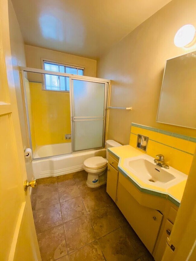 Building Photo - Well-Sized and Even Better PRICED
