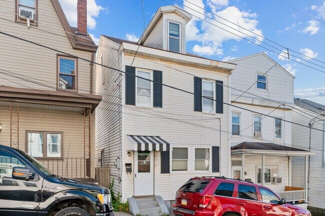 Foto del edificio - Spacious 3 Bed, 2 Bath Home in Sharpsburg ...
