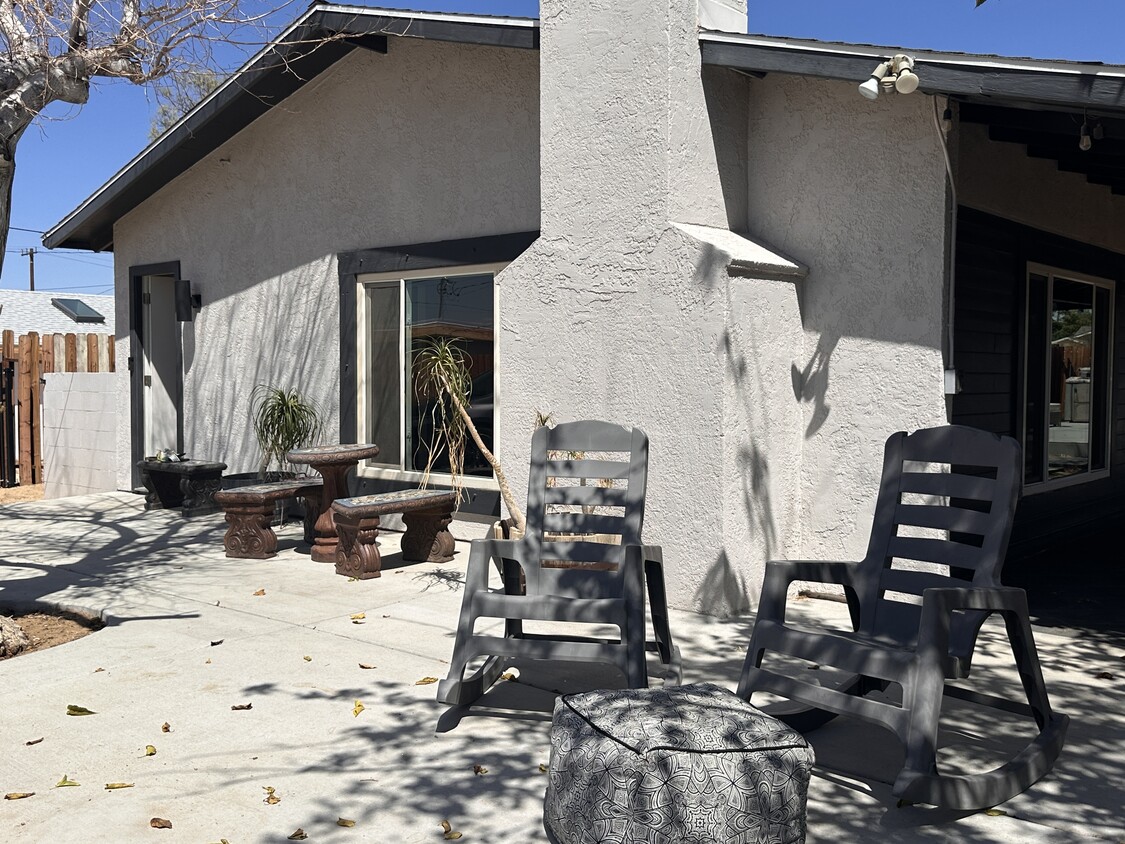 Primary Photo - 6585 Center St