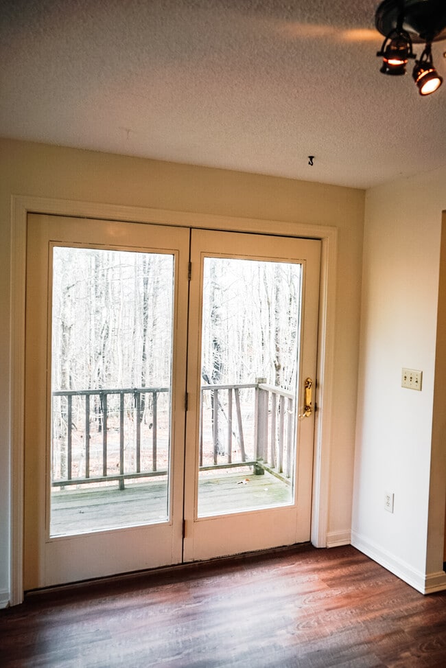 Building Photo - 12 Justines Way