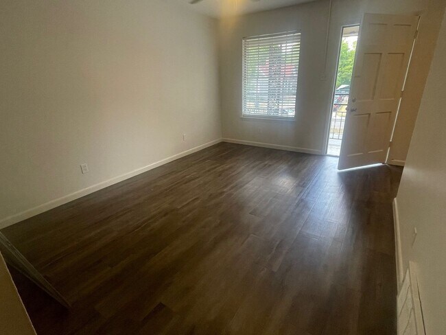 Foto del edificio - 2201 Scott St Apartments