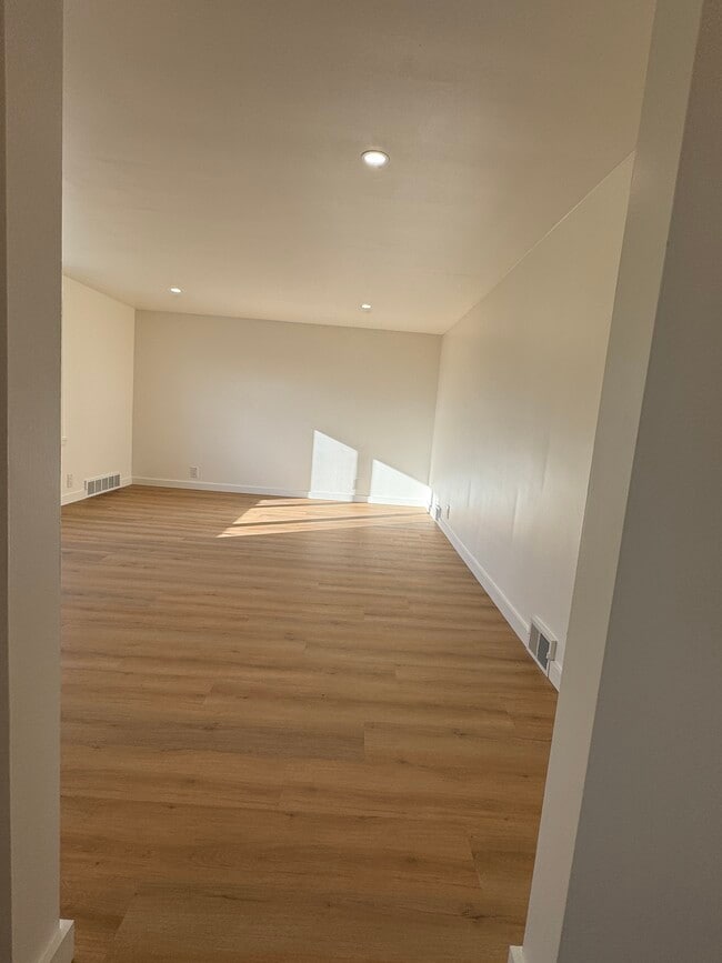 Livingroom - 249 Dunlop Ave