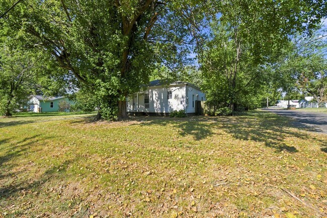 Building Photo - 707 N Gertrude Ave