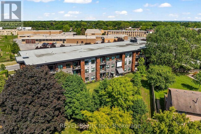 Building Photo - 212 Lakeport Rd