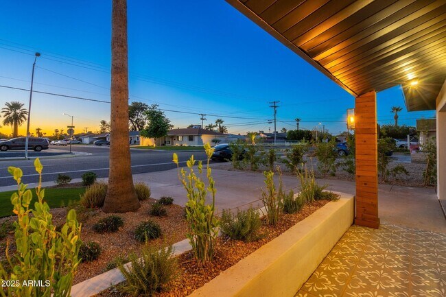Building Photo - 1825 N Granite Reef Rd