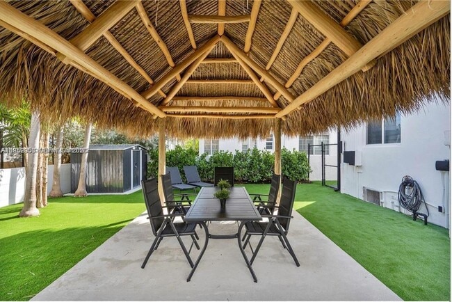 Foto del edificio - 813 W 39th St