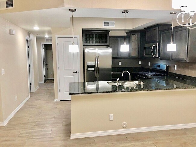 Building Photo - 800 TS Daniel Cadena Dr