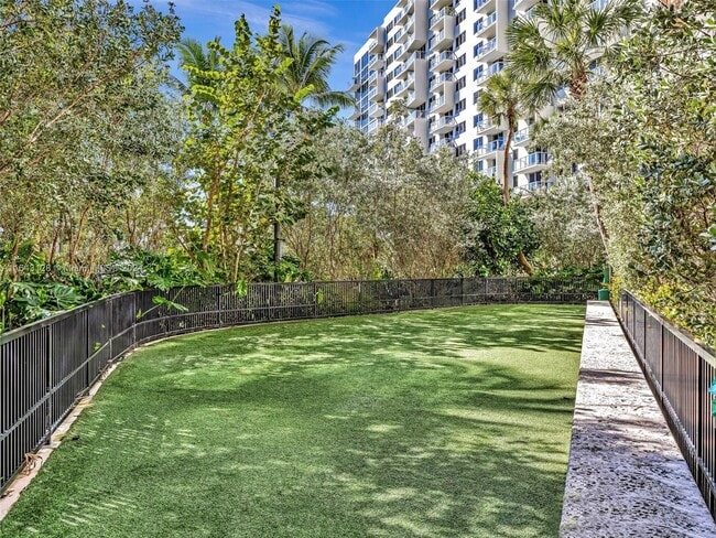 Foto del edificio - 1500 Bay Rd