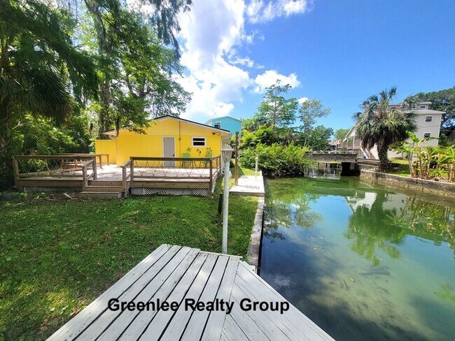 Building Photo - Gorgeous 2 Bed/1 Bath Waterfront Home in W...