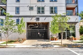 Building Photo - 525 Parkway Dr NE