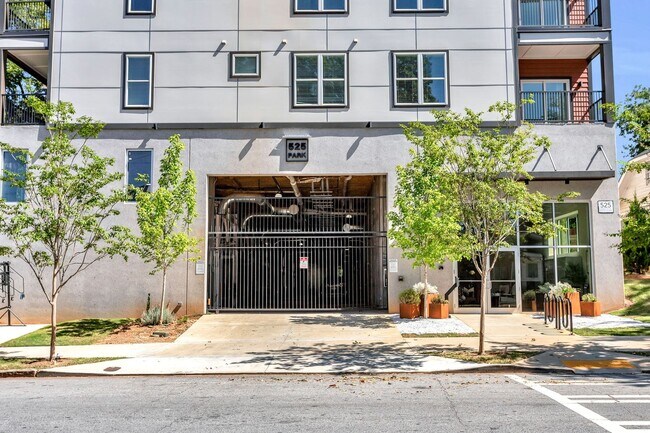 Foto del edificio - STUNNING MIDTOWN 1BED 1BATH