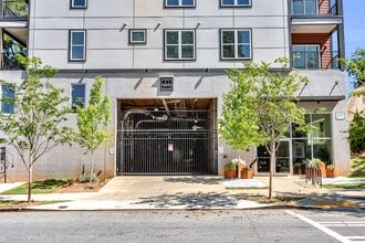 Building Photo - 525 Parkway Dr NE