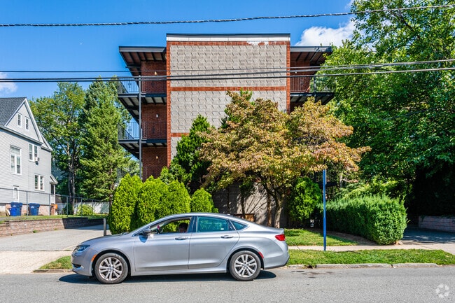 Building Photo - 64 Poplar Ave