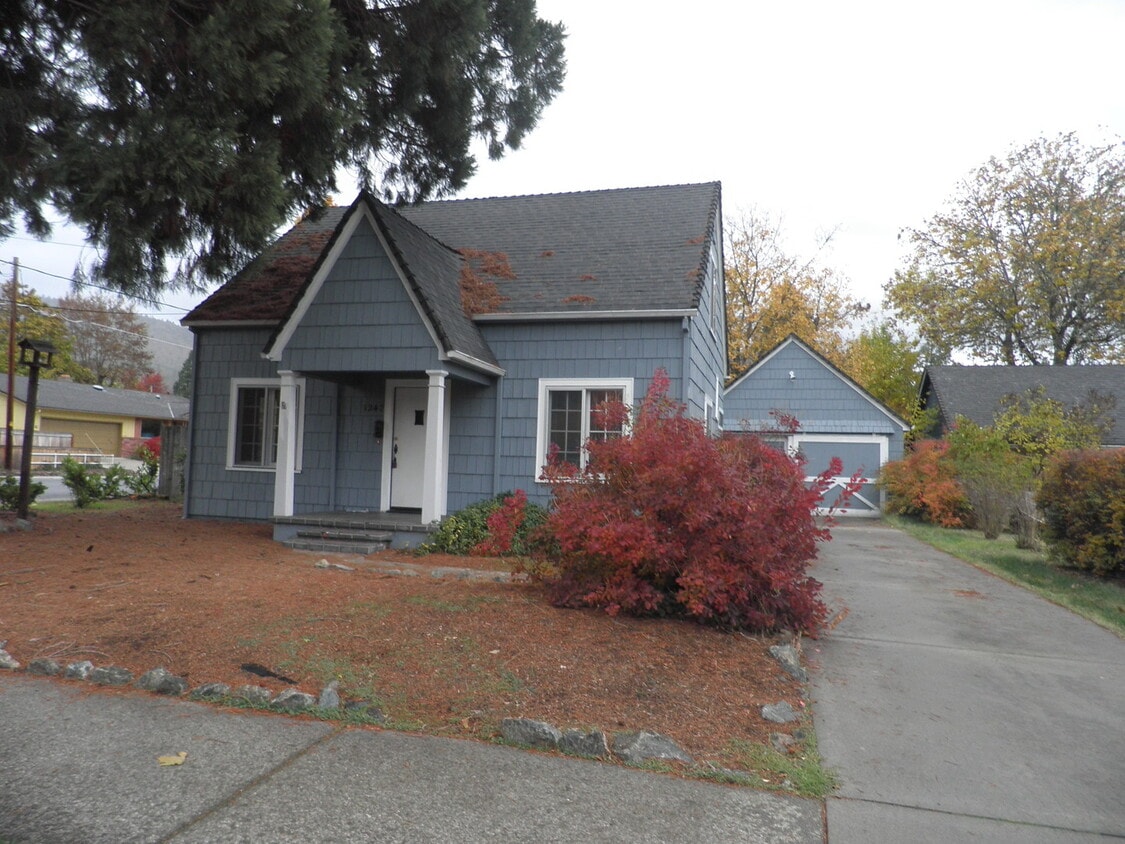 Primary Photo - Lovely Home