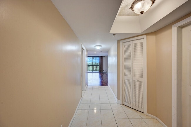 Building Photo - 5257 Fountains Dr S