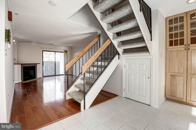 Building Photo - 2369 Southgate Square