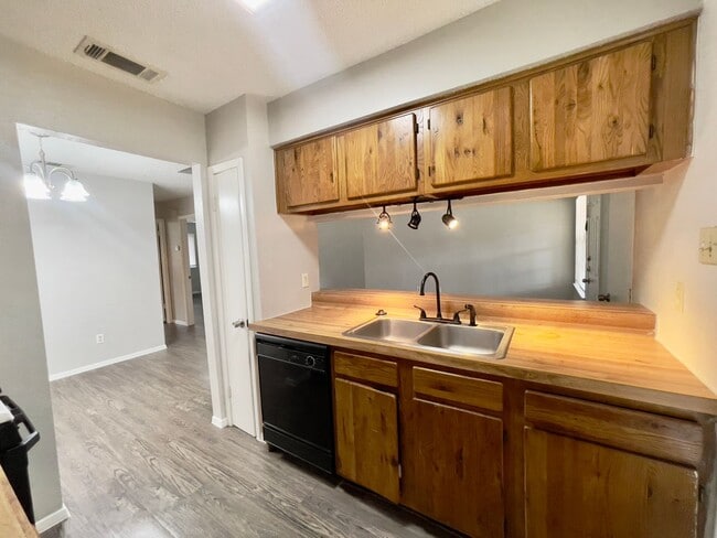 Building Photo - 12005 Arrowwood Dr