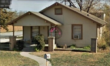 Building Photo - 501-501 1/2 Ash St