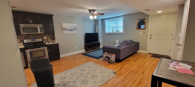 Building Photo - 3313 S Calumet Ave