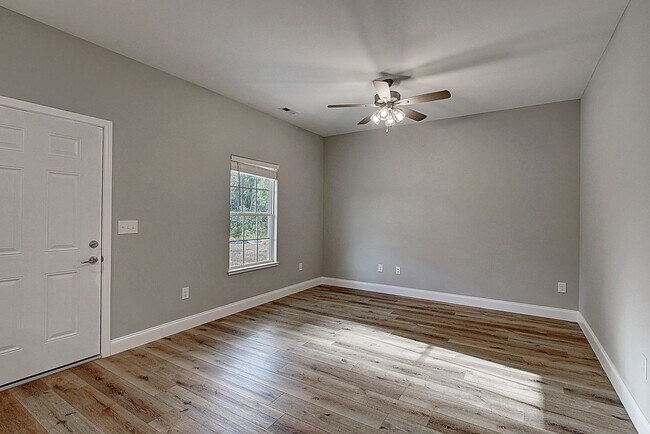 Building Photo - Newer construction single family home for lease!