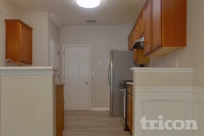 Foto del edificio - 8129 Brookbend Dr