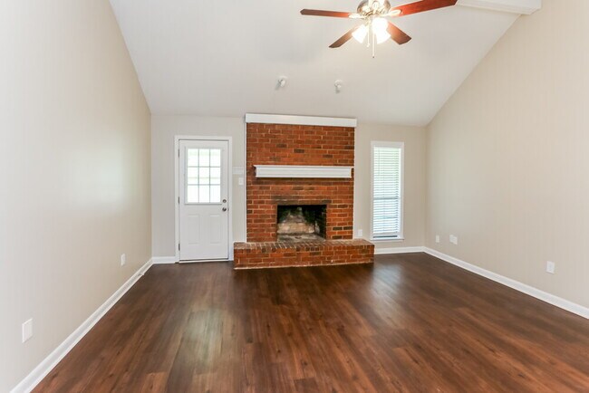 Foto del edificio - 7221 Blue Grass Rd