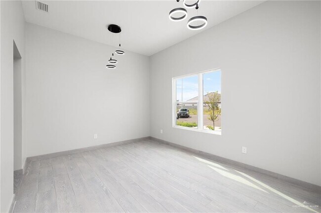 Building Photo - 2705 Duke St