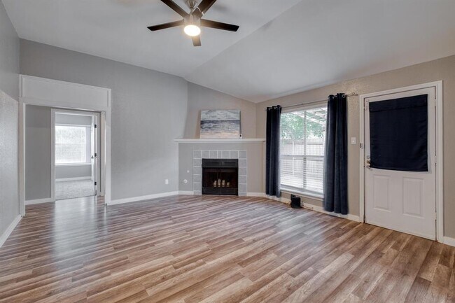 Building Photo - 14201 Kincheloe St