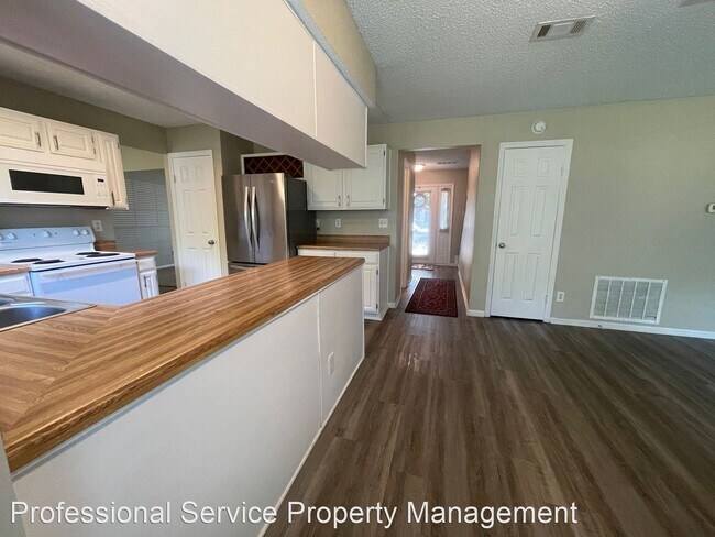 Building Photo - 3 br, 2.5 bath House - 308 Mack